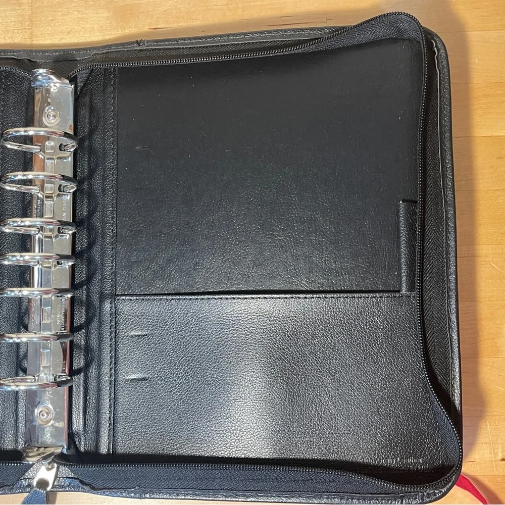 Franklin Covey Vintage Full Grain leather Binder Zipper around closure